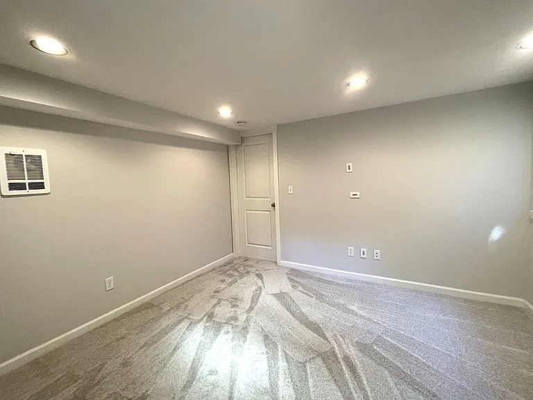 4725 35th Ave SW — Photo 8