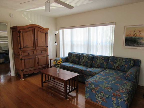 4th image of 141 Isle Of Venice Dr APT 3