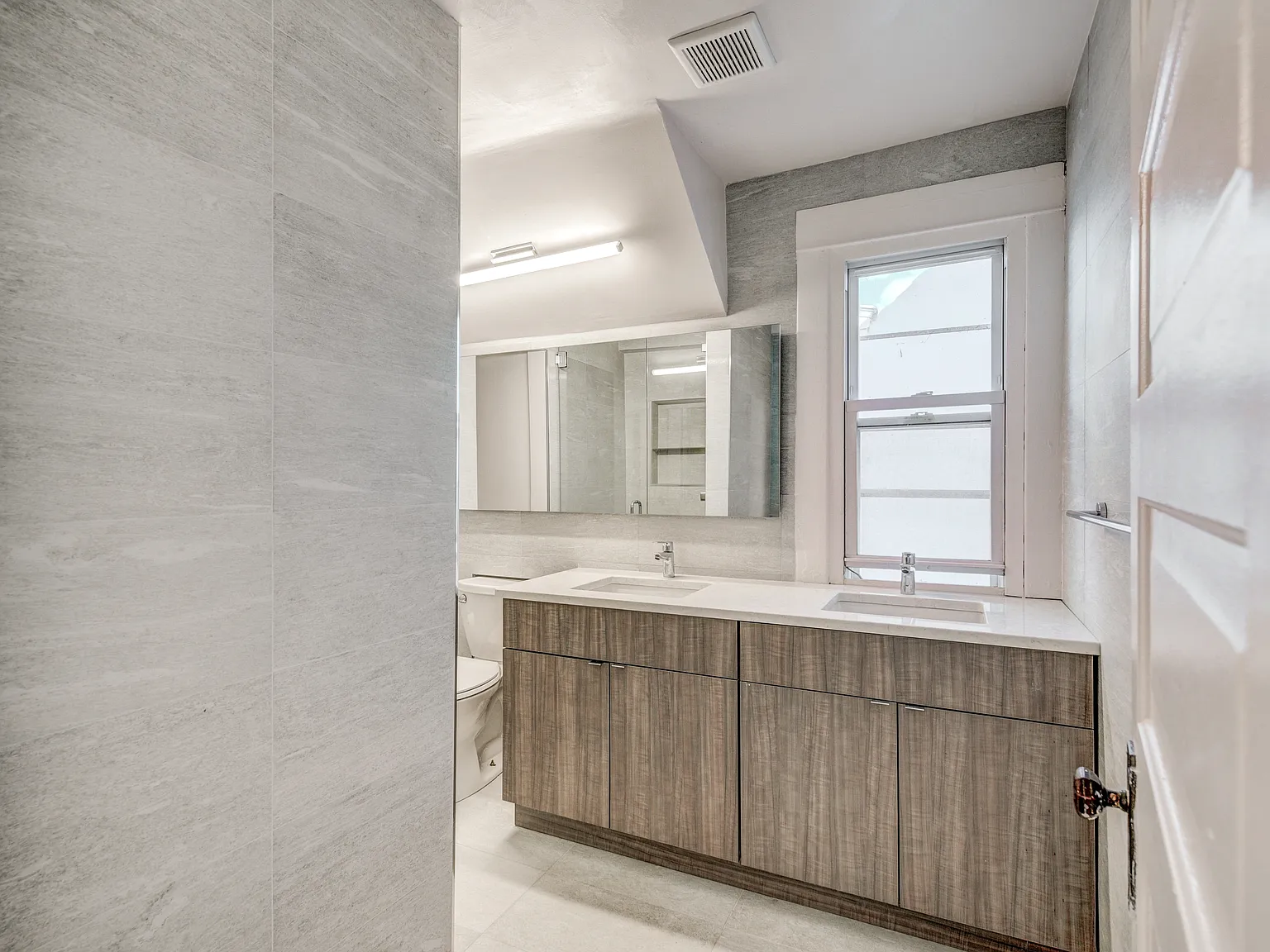 6 bed, 1260 sqft, $8,195 — Photo 1