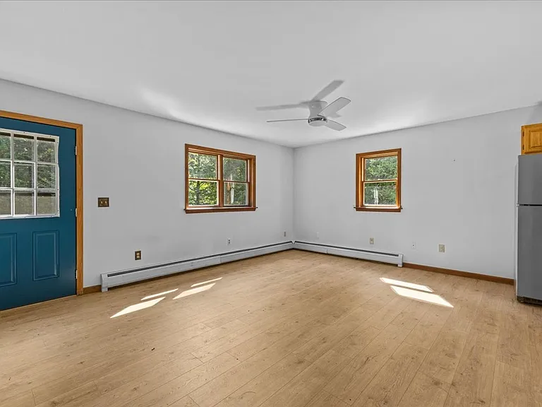 1672 Sweet Hollow Rd — Photo 10