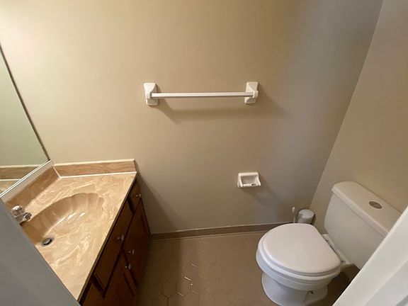 3rd image of 2245 Easton Dr