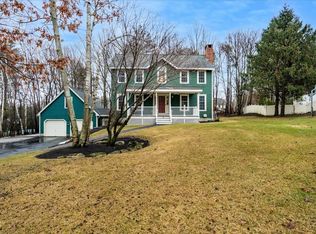 8 Springwood Dr, Hooksett, NH 03106