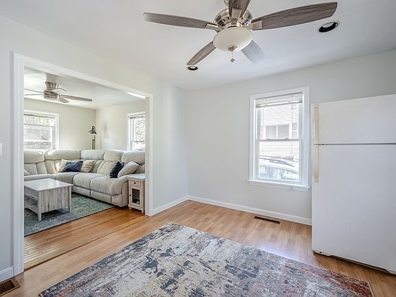 4th image of 26 Elmwood Ave