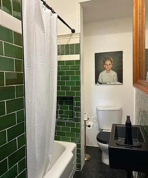 2213 N Flores St — Photo 14