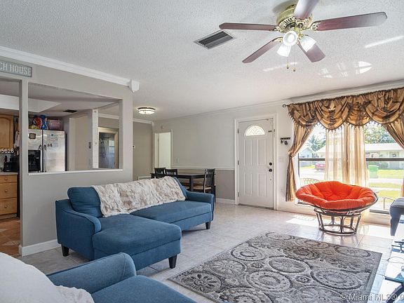 4th image of 11471 NW 39th St