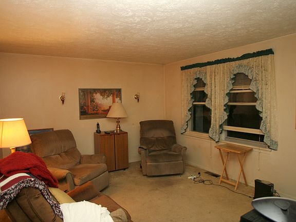 3rd image of 1438 Loughton Dr