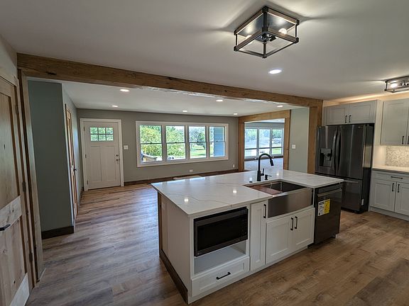 4th image of 289 Hiawatha Dr