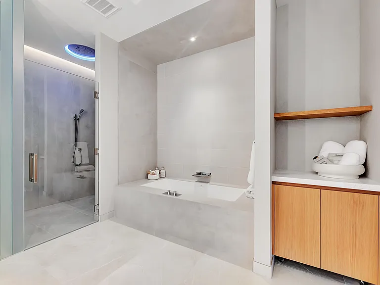 2321 SE 17th St #401 — Photo 36