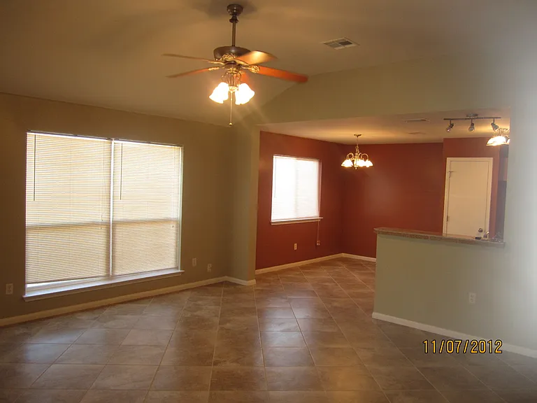 512 E Walker Ave — Photo 3