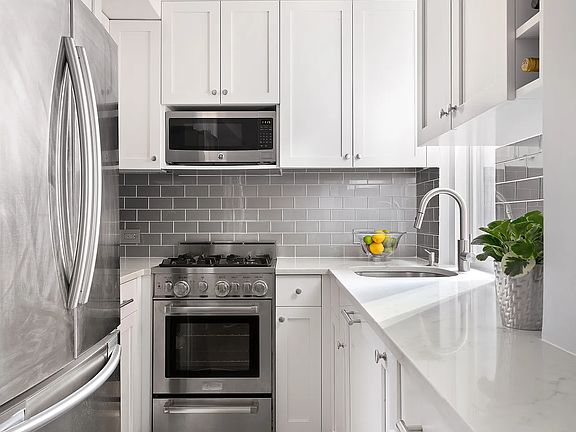 2nd image of 333 E 53rd St APT 8M