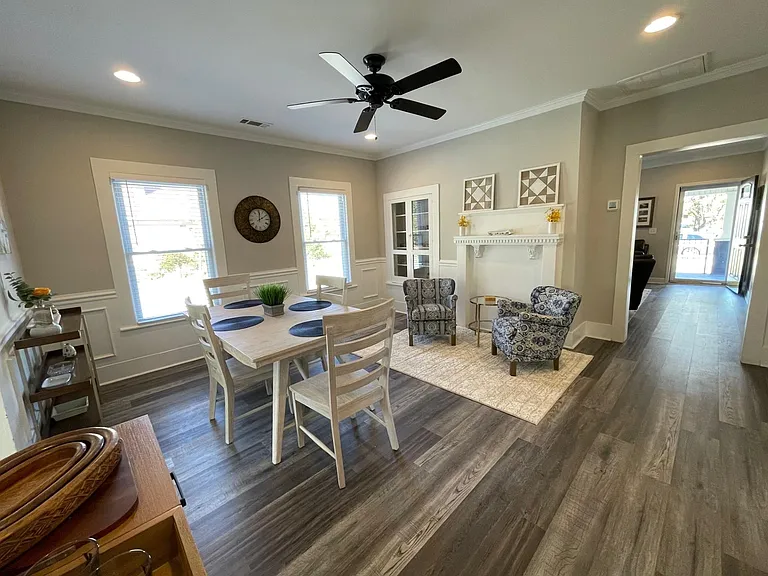 313 N Maple St — Photo 23
