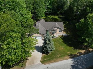 4827 Kingswood Ln, Oscoda, MI 48750