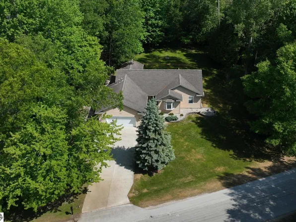 4827 Kingswood Ln, Oscoda, MI 48750