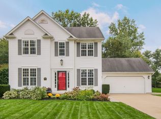 26985 Valeside Ln, Olmsted Township, OH 44138