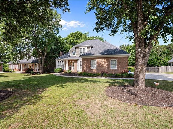 4th image of 656 Clubland Cir SE