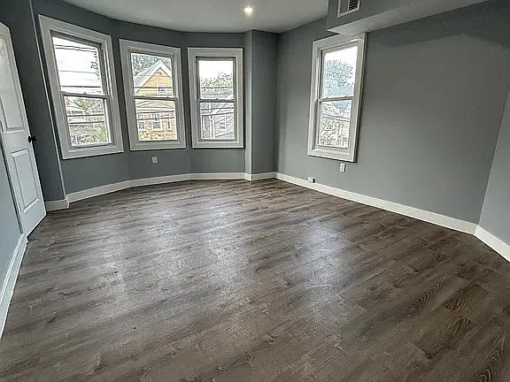 4 bed, $2,500 — Photo 4