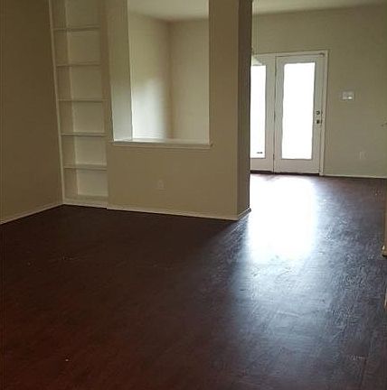 3rd image of 207 Stable Dr