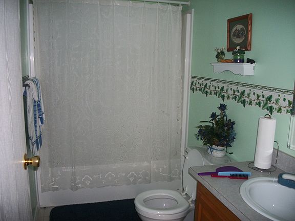 3rd image of 406 Vista Ln
