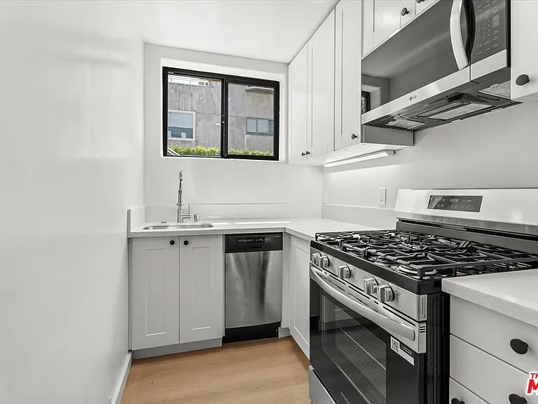 6732 Esplanade — Photo 3