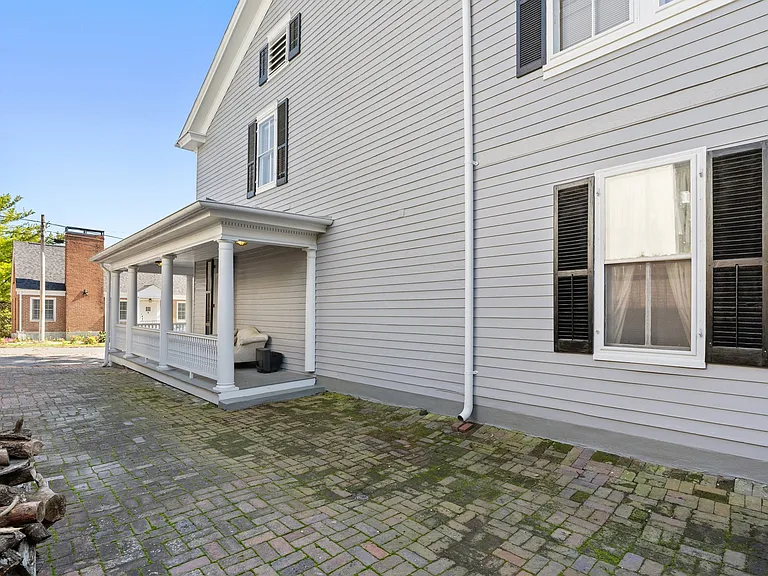 209 N Washington St — Photo 126