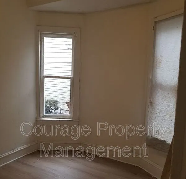 514 W 1st St #A — Photo 7