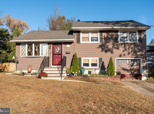 4 Trinity Pl, Barrington, NJ 08007