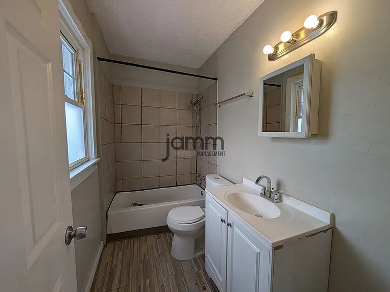 1476 W 107th St #1476 W 107TH UPPER — Photo 17