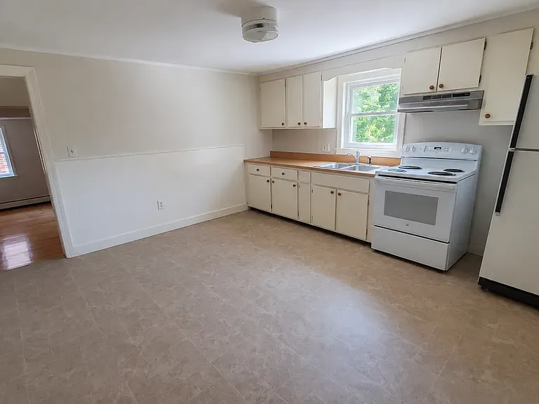 905 Main St #3 — Photo 4