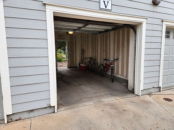 Detached garage