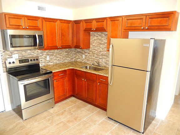 3rd image of 608 Palmetto St APT A