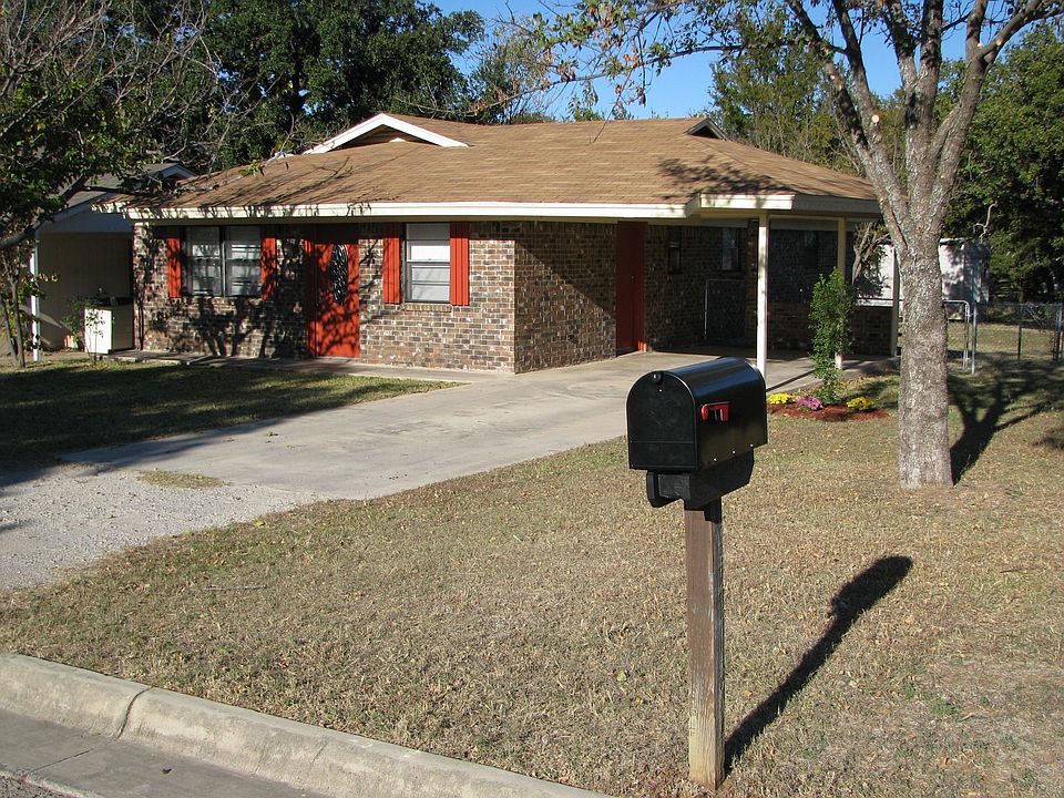 2nd image of 3316 1st St