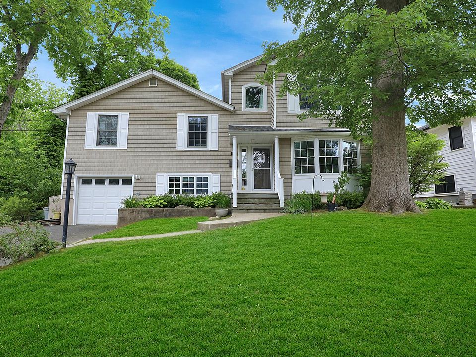 1st image of 1 Hill Ct