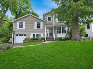 1 Hill Ct, Glen Head, NY 11545