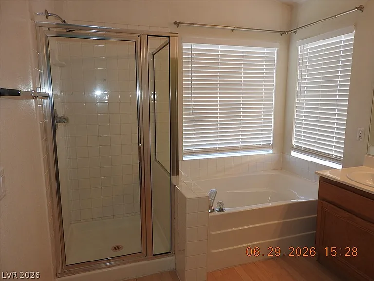 742 Endicott Ct — Photo 28