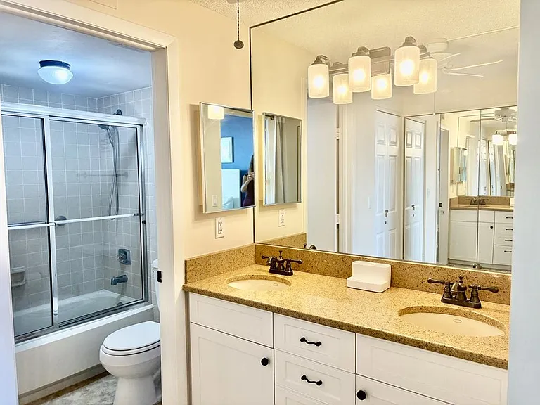 320 Seaview Ct #1710 — Photo 10
