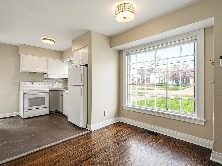 3934 Kennison Ave — Photo 12