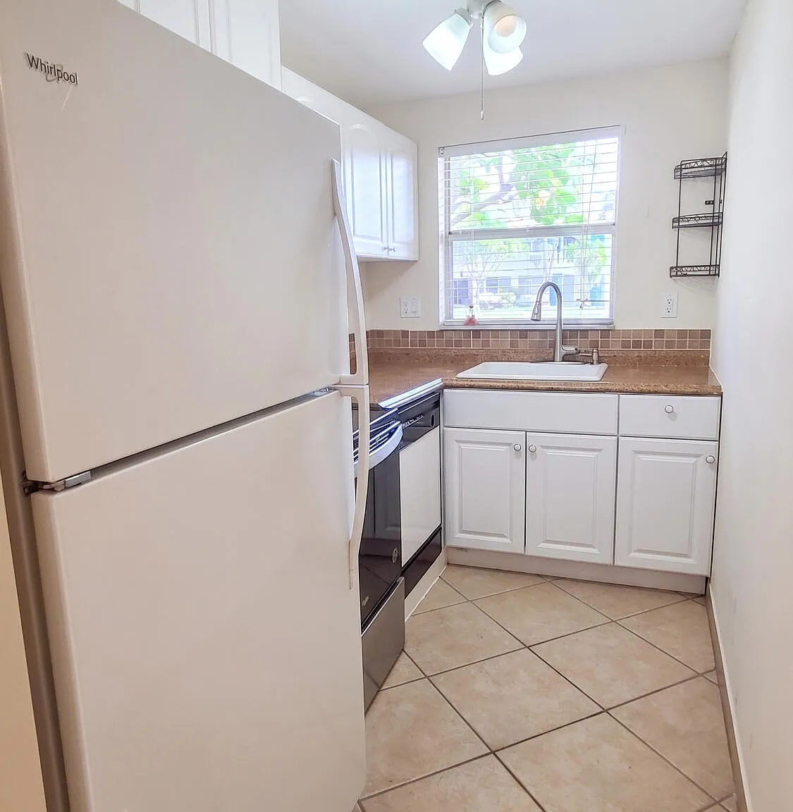 1 bed, 1.0 bath, 690 sqft, $1,750 — Photo 3