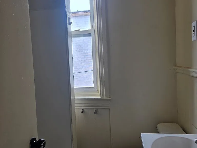 654 Chestnut St — Photo 3