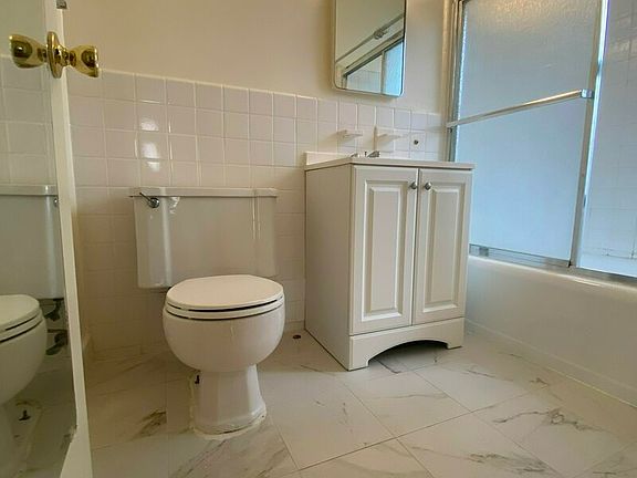 3rd image of 346 E 63rd St APT 4A