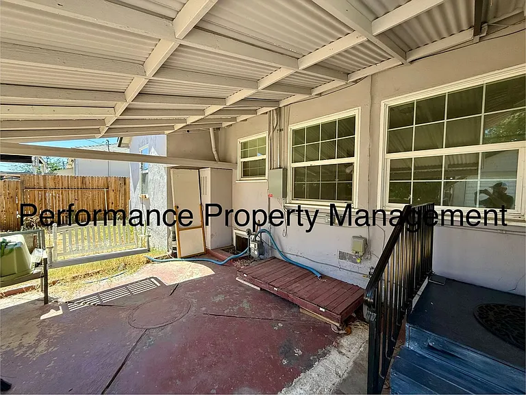 121 Bedford Way — Photo 10