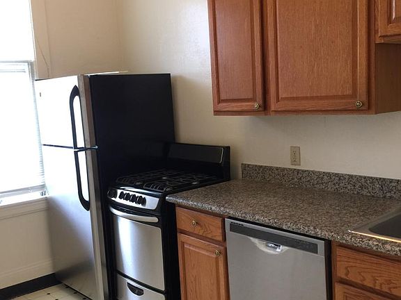 4th image of 371 Waller St APT 10