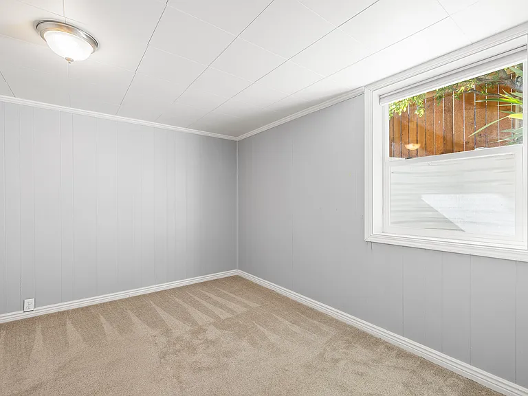 20 N Vinson St — Photo 35