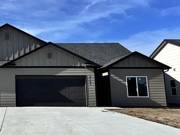 2709 Greenleaf Cir, Wichita, KS 67210