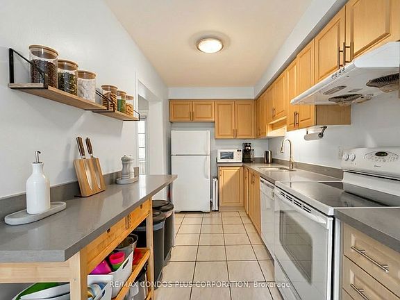 5th image of 2945 Thomas St #62