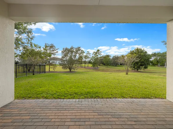 915 Sweetgrass Street, Loxahatchee, FL 33470