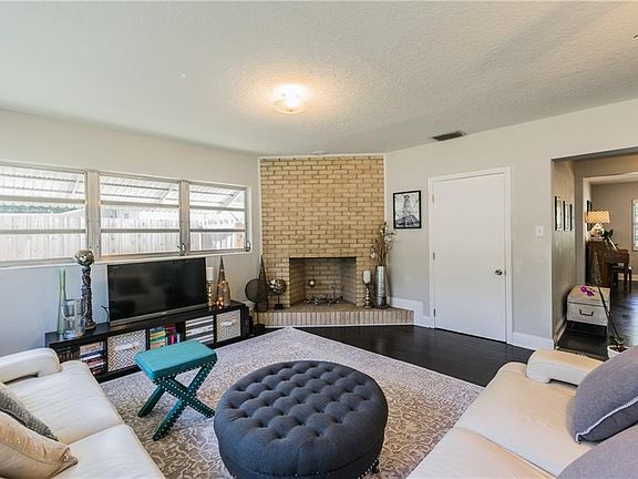 5th image of 3920 W Bay Villa Ave