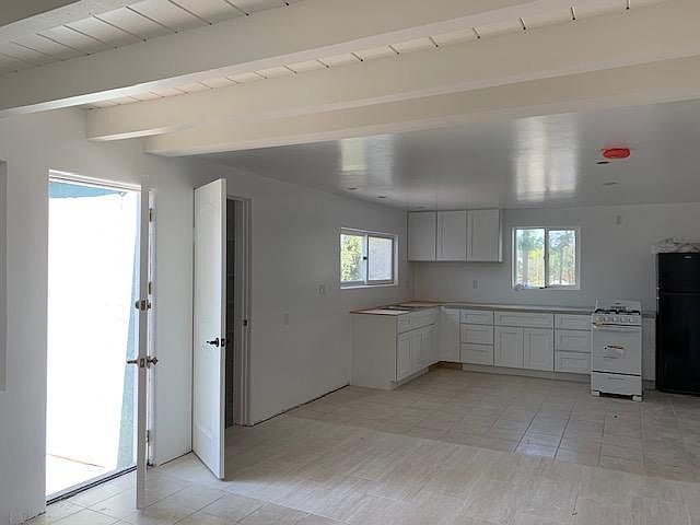 Entry, the studio will be completely remodeled by Wednesday and I will post updated photos.