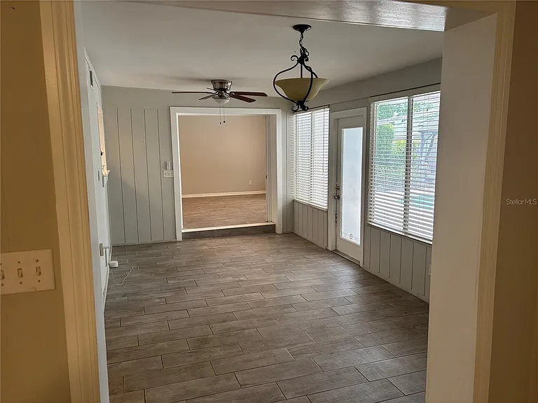 105 E Cottesmore Cir — Photo 11