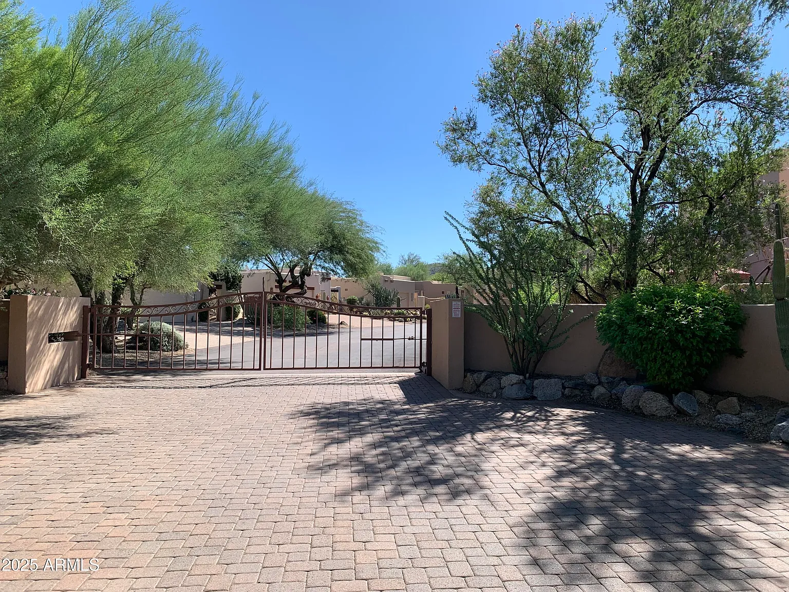 3 bed, 2272 sqft, $4,000 — Photo 3