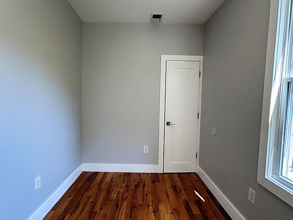 4th image of 19 Jewett Ave #27E